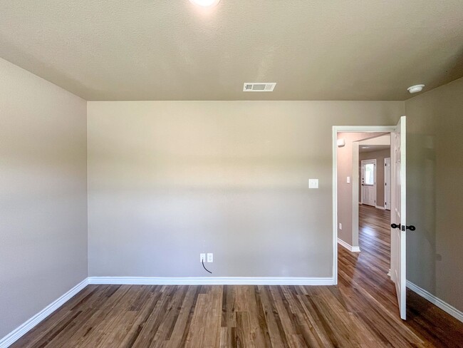 Building Photo - 1617 Pontotoc Trce