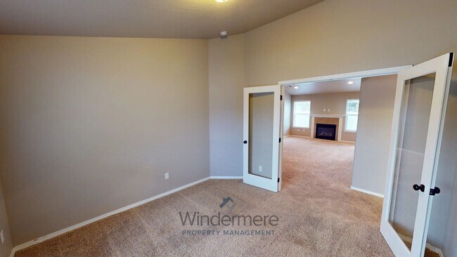 Building Photo - 247 Chapra St