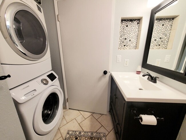 Building Photo - Desirable Ground Floor Waikele Unit!