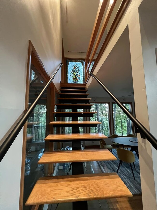 Building Photo - 5729 Stoneway Trail