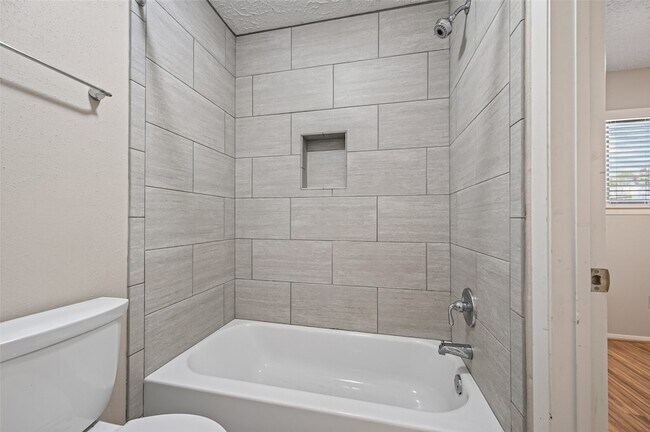 Building Photo - 5346 King Richard Dr