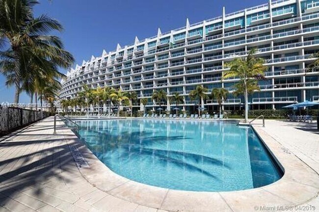 Building Photo - 2950 NE 188th St