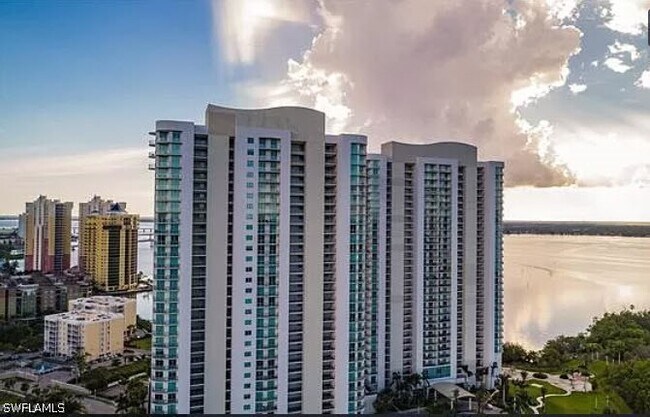 Building Photo - 3000 Oasis Grand Blvd