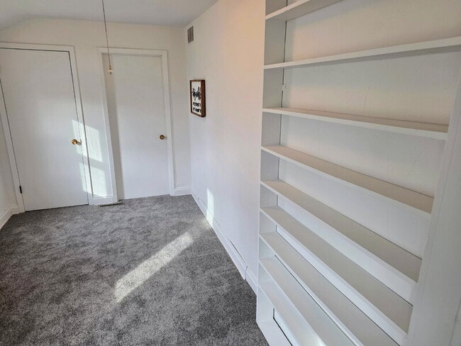 Building Photo - 1526 Rapids St