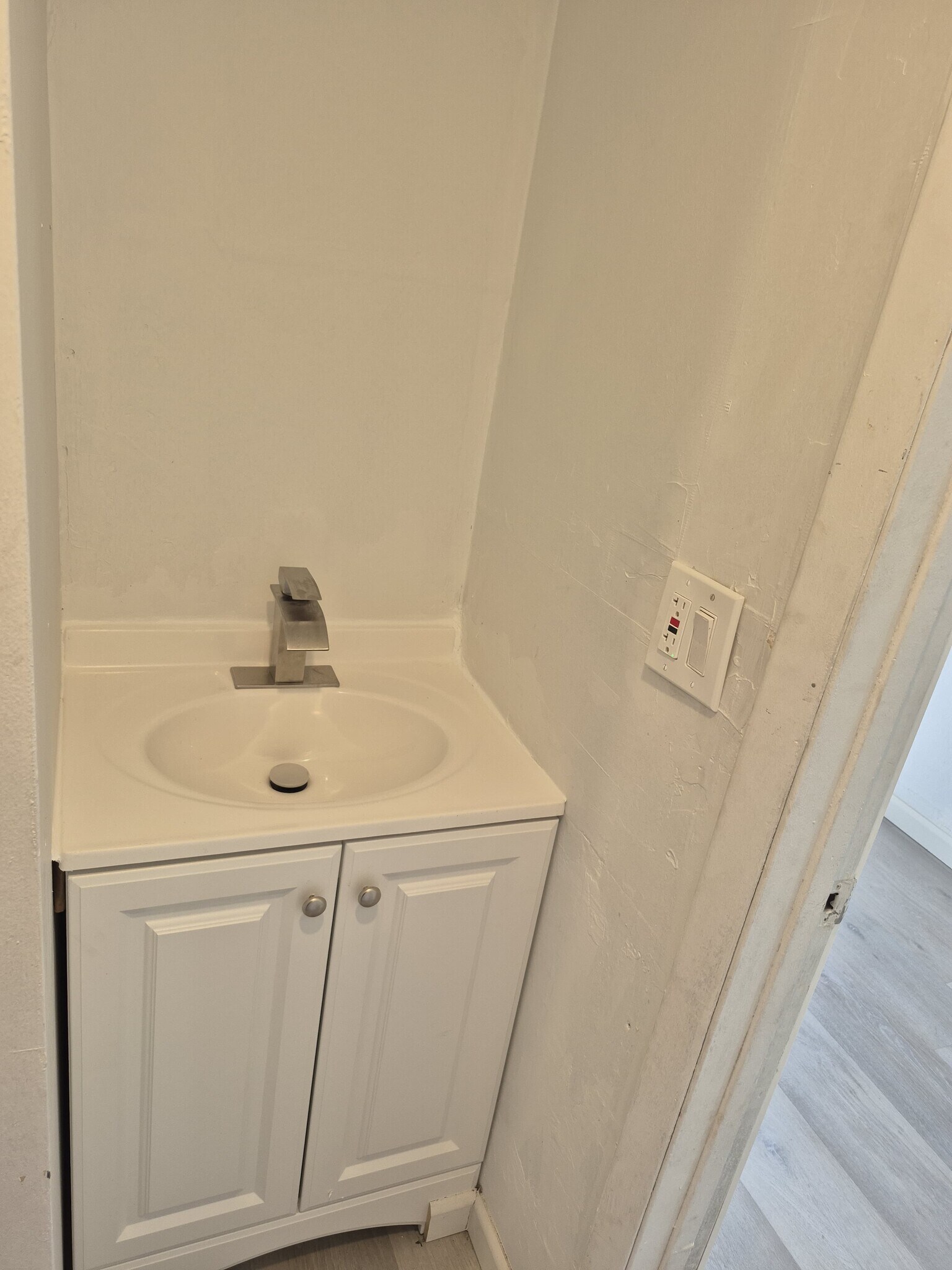 Building Photo - 628 SW Krome Ter