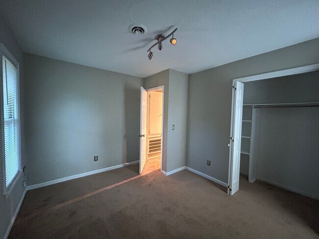 Building Photo - Charming 2BR Condo – Move-In Ready!