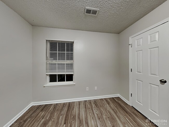 Building Photo - 12219 Stewarts Crossing Dr