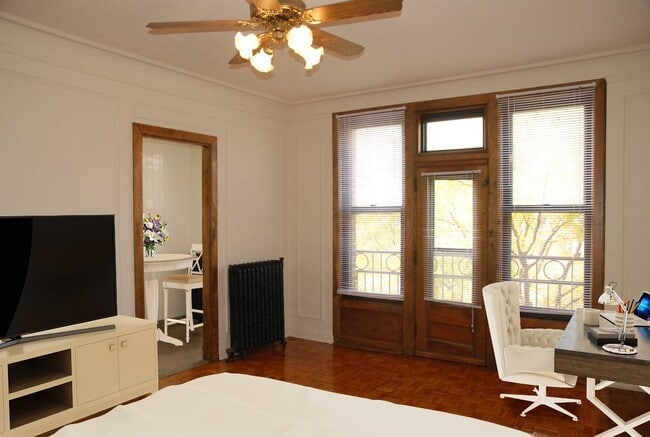 Building Photo - 530 W. Diversey