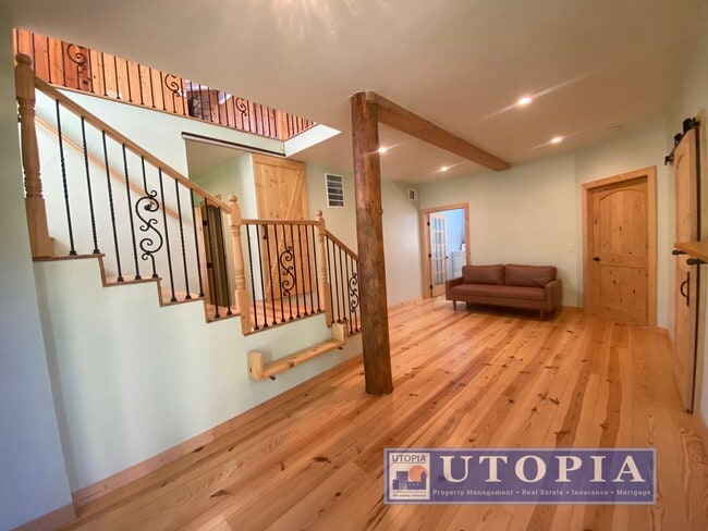Building Photo - Gorgeous 4-bedroom, 2-bathroom Forest Lake Home with Deck, Office & Scenic Redwood Views