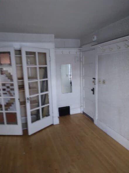 front door with closet(wallpaper is gone) - 606 7th St N