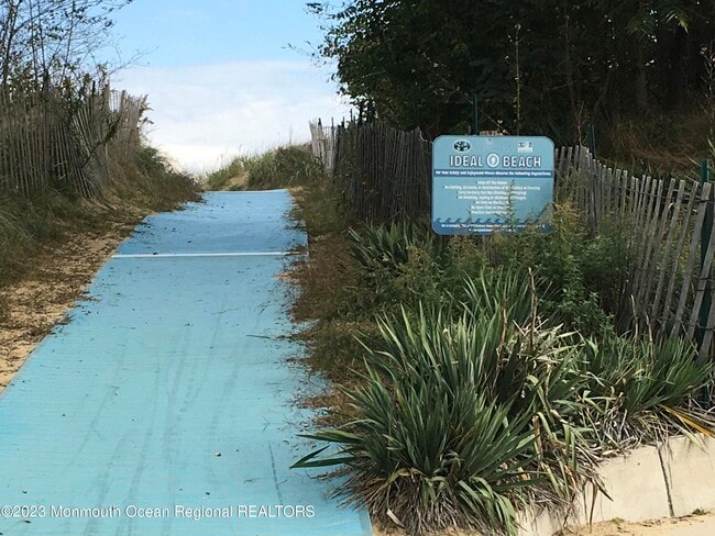 Building Photo - 237 Seabreeze Ave