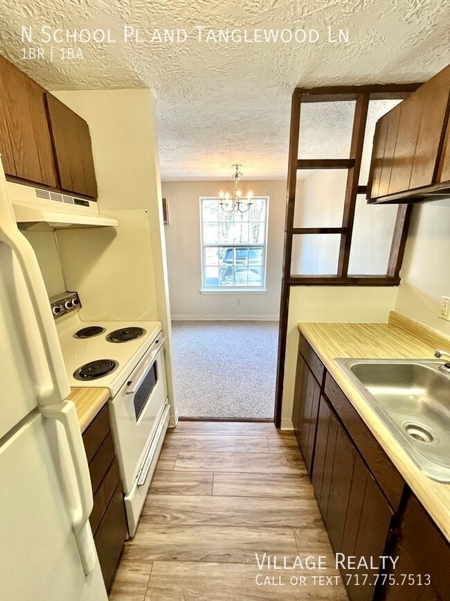 Building Photo - Few steps! Available NOW! Roomy 1-Bed with...