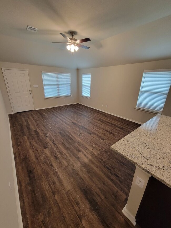 Building Photo - Brand New 3 bedroom / 2 bath home in Bonham Trace neighbor hood in North Bryan,