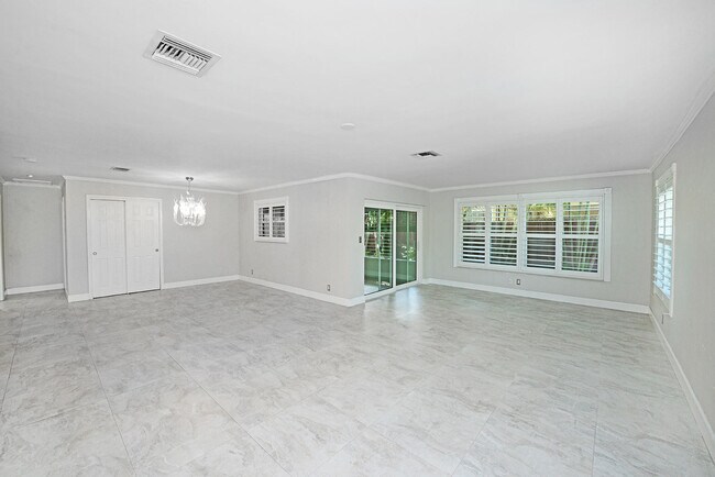 Building Photo - 3180 NW 6th Ave