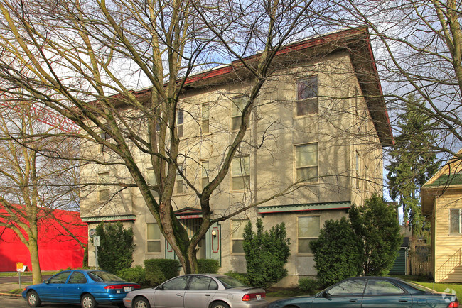 Building Photo - 1002 E Denny Way