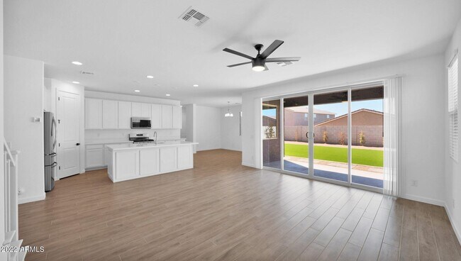 Building Photo - 13407 W Rowel Rd