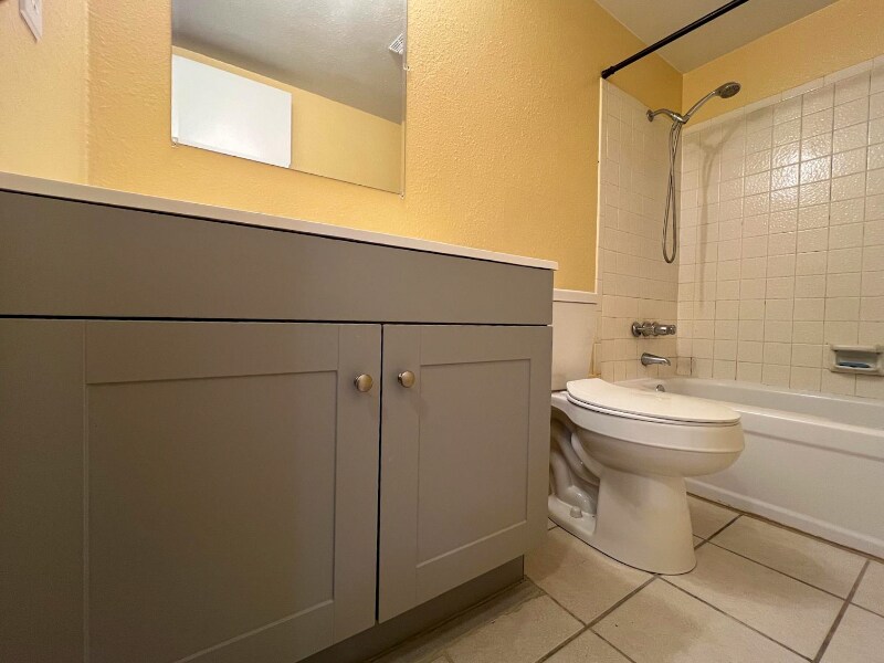 Building Photo - 768 N Redwood Rd