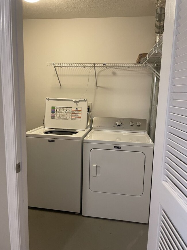 Building Photo - 3 Bedroom/2.5 Bath Townhome in Great Location