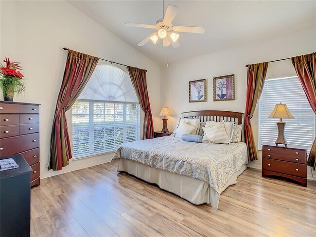 Building Photo - 16724 Rolling Green Dr