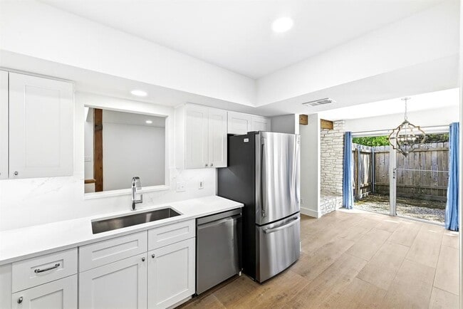 Building Photo - 6202 Laurel Valley Dr