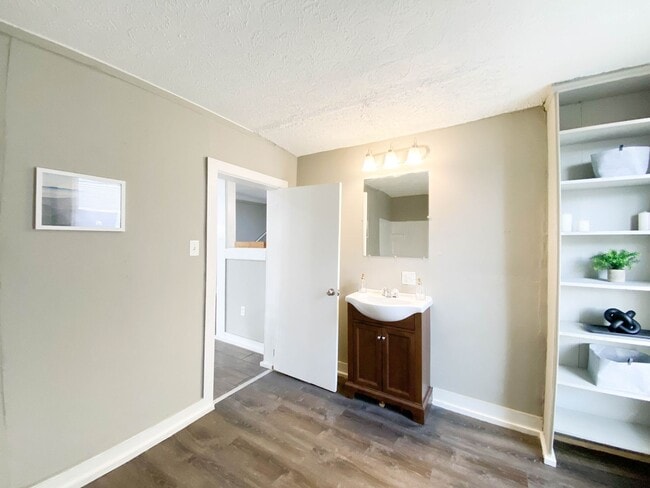 Building Photo - Beautiful 3 Bedroom Home!