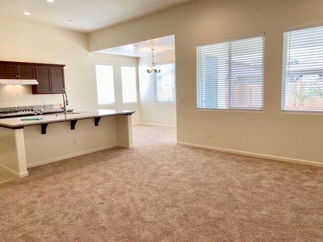 Building Photo - $2,295 Bullard & Leonard, Charming 3 Bedroom - La Canada Ave, Clovis