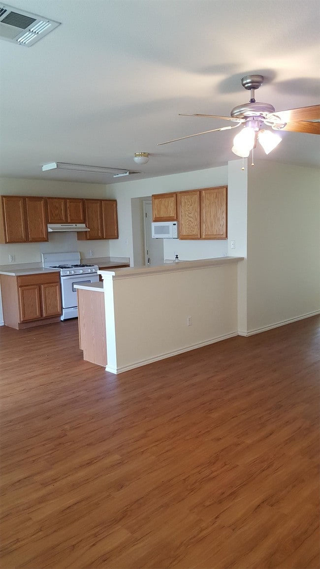 Building Photo - 940 Goldenrod St