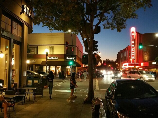 Park St downtown, 2 blocks from your home - 2206 Lincoln Ave