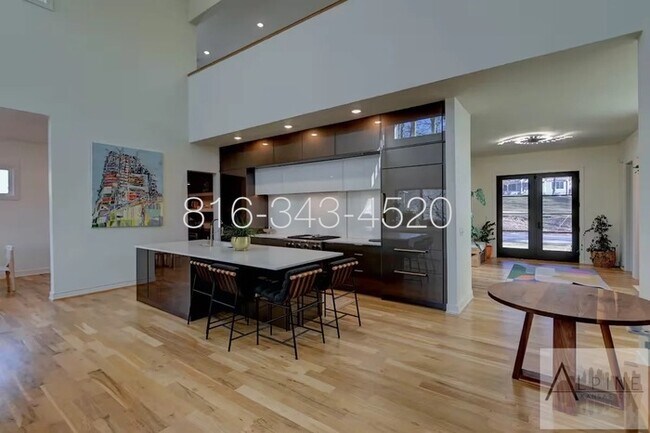 Building Photo - Fully Furnished Short or Mid Term Rental