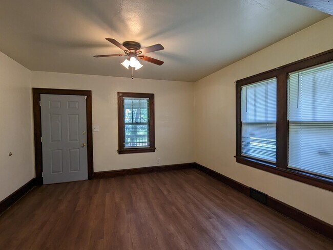 Building Photo - 203 Webster Ave