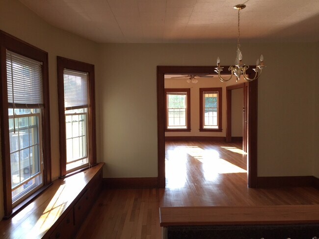 Building Photo - 256 Buckingham Ave