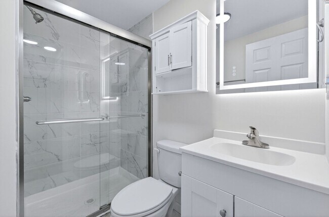 Building Photo - Newly Renovated 2 bedroom Condos!