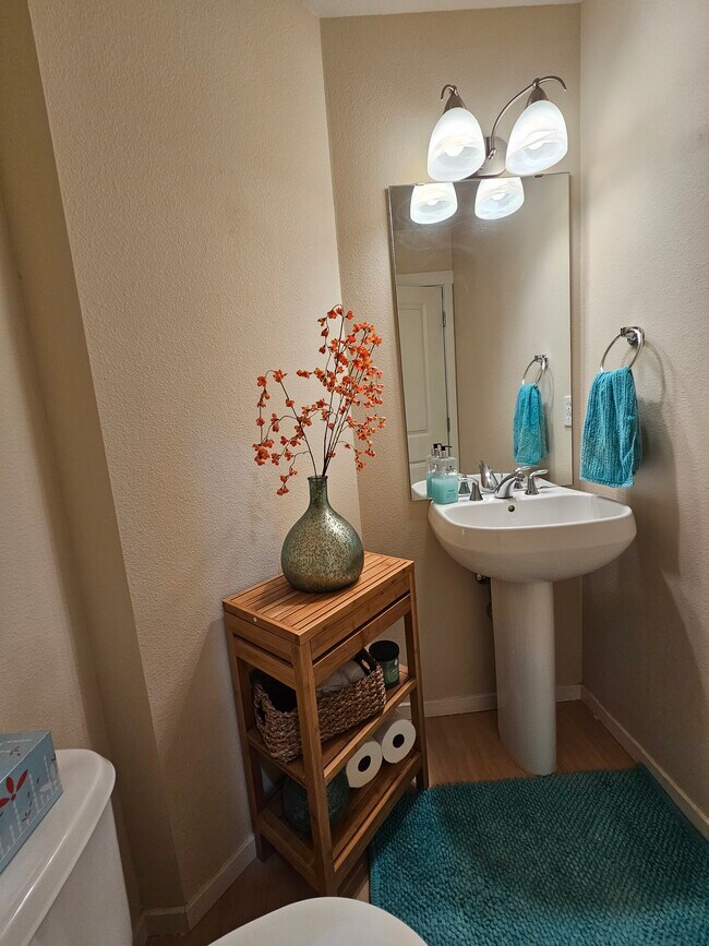 Guest washroom - 1st floor - 12231 NE 109th Pl