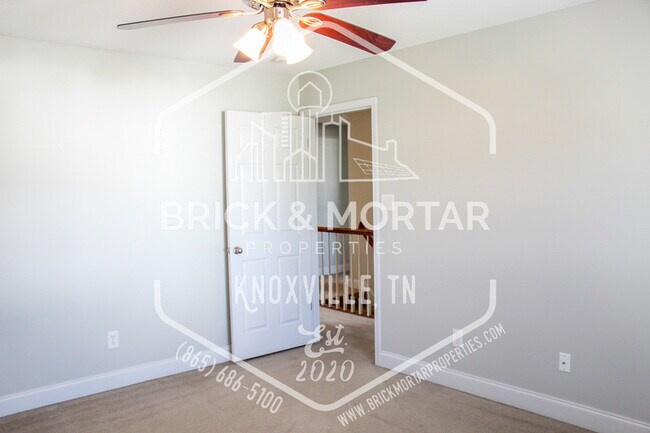 Building Photo - 5722 Rhyne Cove Ln