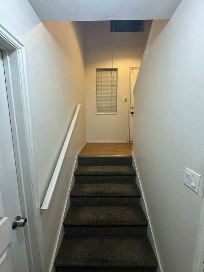 Building Photo - 41 400 S