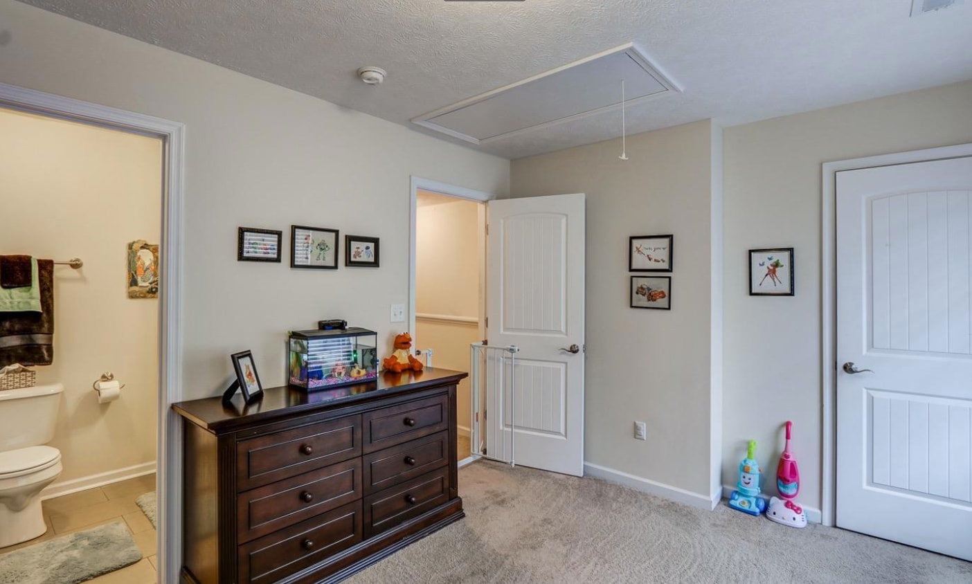 Building Photo - 27 Gloucester Dr