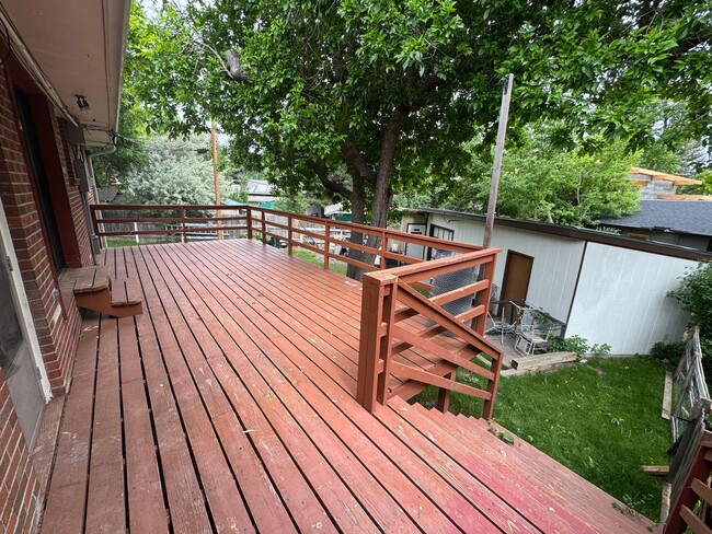 Building Photo - Spacious 3-Bed, 2-Bath Home with Included ...