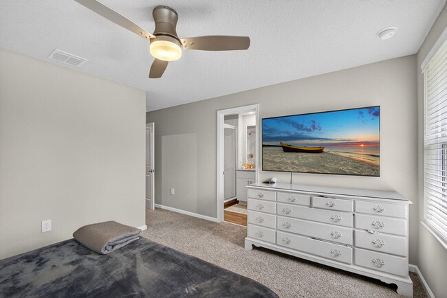 Building Photo - 392 SE Sea Hunt Way