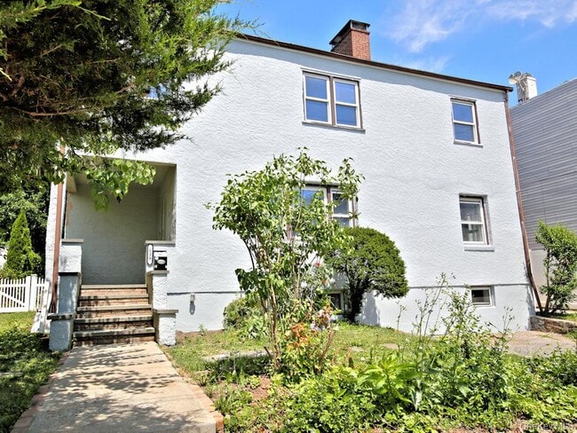Building Photo - 139 Waverly Ave