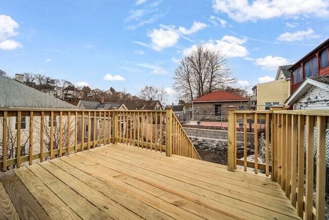 Building Photo - 9-11 Knollin St