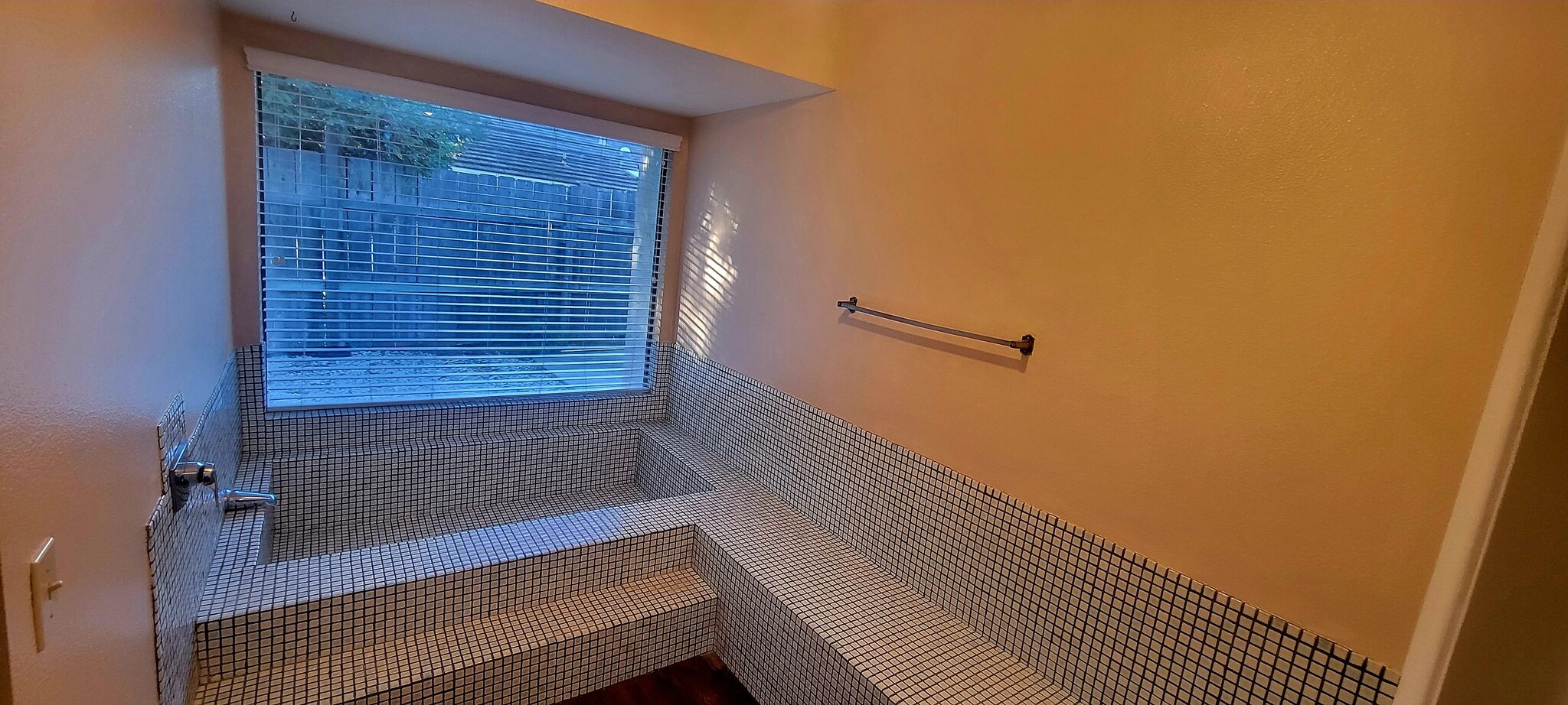 Master bedroom and master bathroom, walk in closet - 16139 Ladera Piedra Way