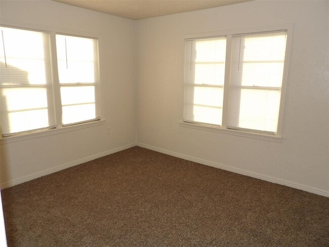 Building Photo - 1911 NW Andrews Ave