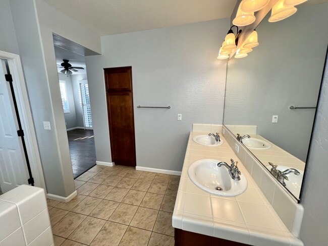 Building Photo - Gated AVALON--