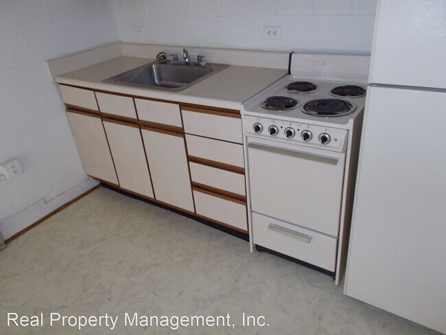 Building Photo - 1 br, 1 bath Apartment - 330 15th St NW 33...