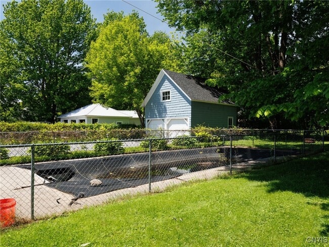 Building Photo - 427 East Ave