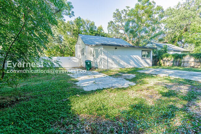Building Photo - 3 Bed/2 Bath Home with Fenced Yard & Off-Street Parking / Pet-Friendly / Coming Soon!