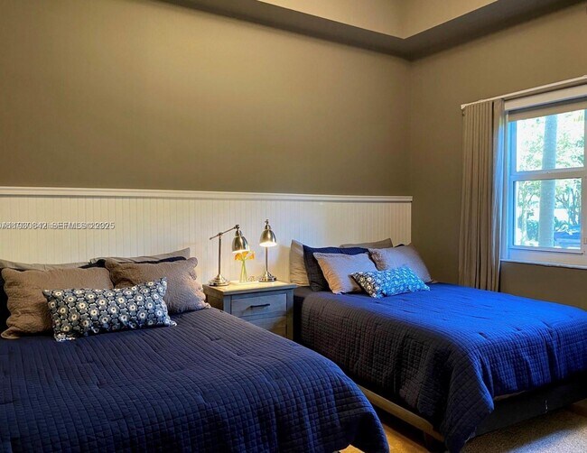 Building Photo - 20000 E Country Club Dr