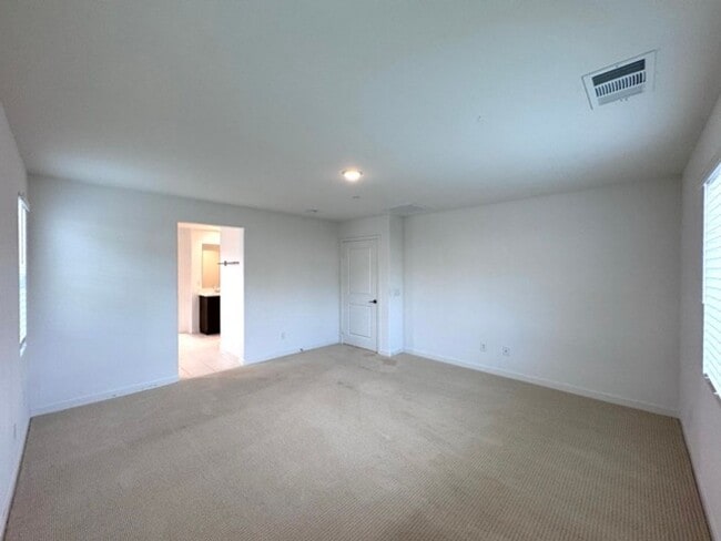 Building Photo - Spacious 4 Bedroom Home for Lease in Winch...
