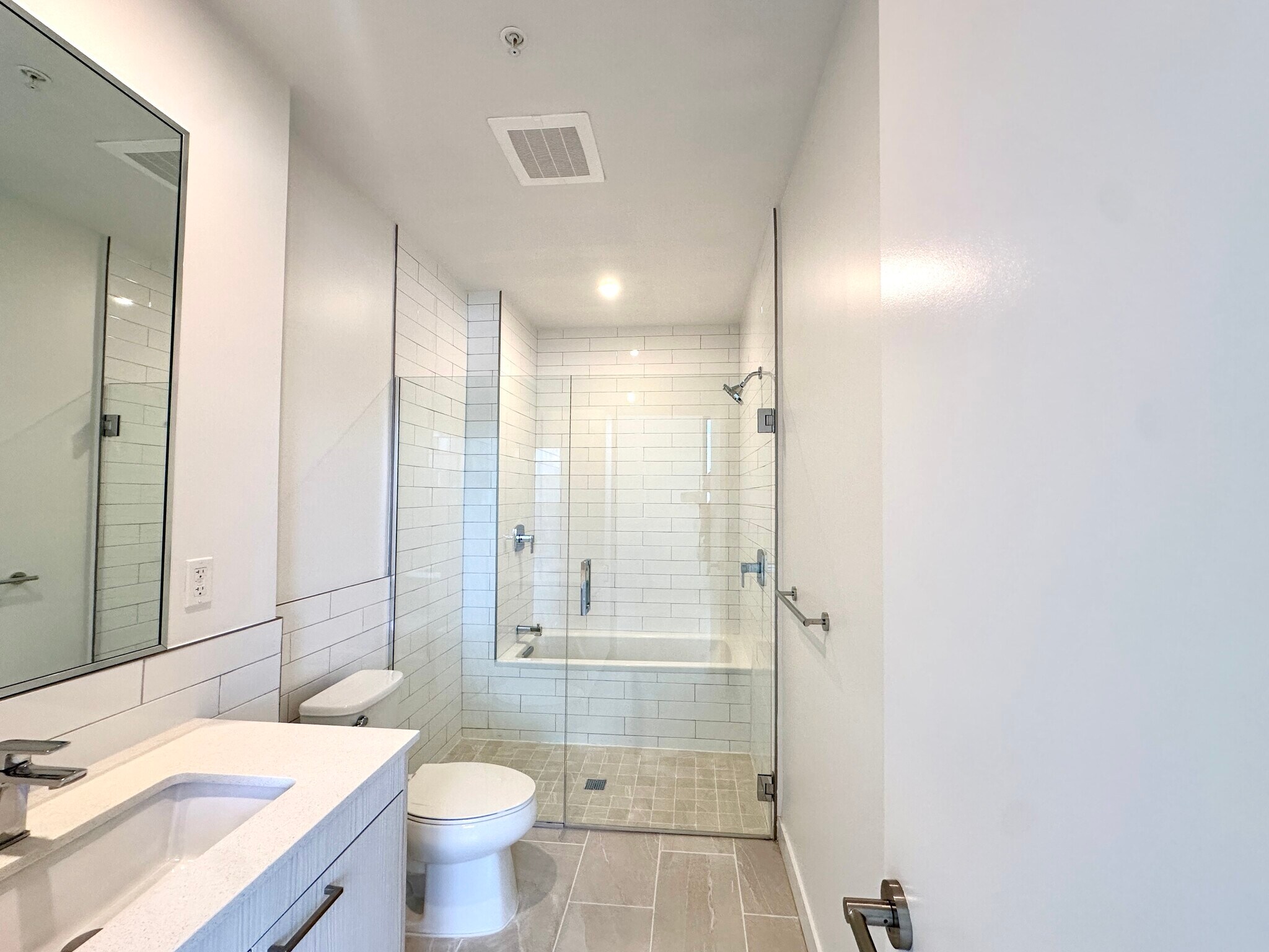 Building Photo - 3026 NW 1st Ave