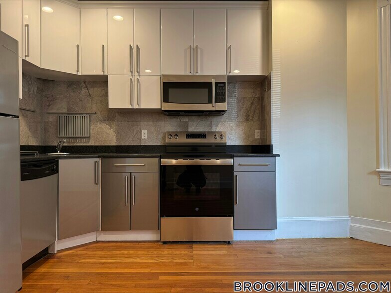 Building Photo - 191 Winthrop Rd